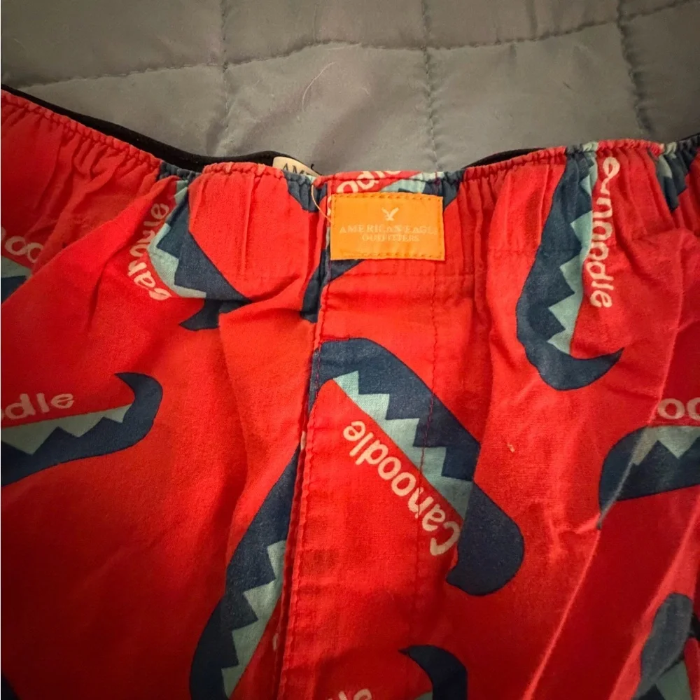 American Eagle Red Canoodle Patterned Boxers Mens Medium